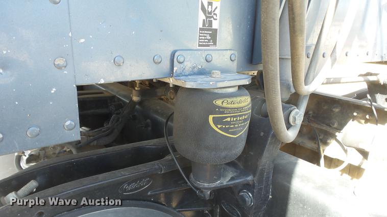 image for item DC0719 2013 Peterbilt 386 semi truck