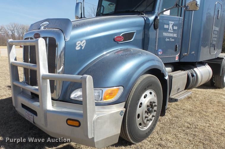 image for item DC0719 2013 Peterbilt 386 semi truck