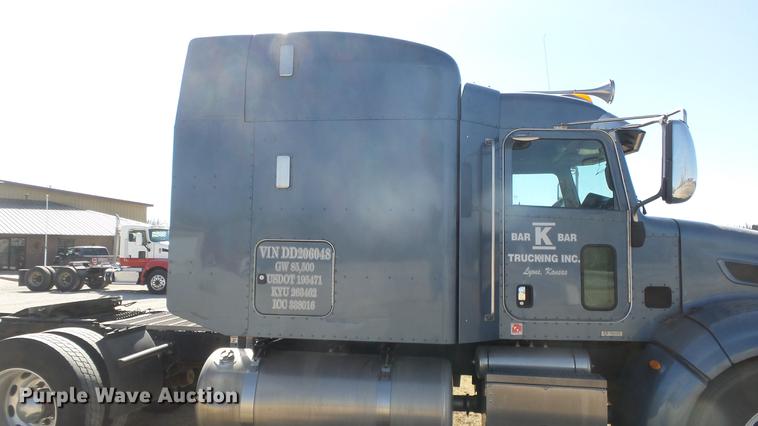 image for item DC0719 2013 Peterbilt 386 semi truck