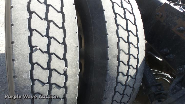 image for item DC0719 2013 Peterbilt 386 semi truck