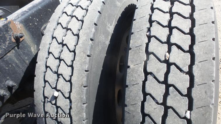 image for item DC0719 2013 Peterbilt 386 semi truck