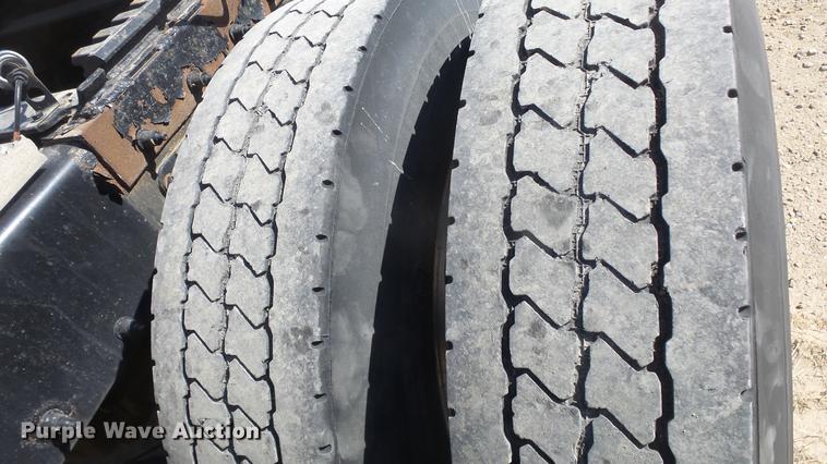 image for item DC0719 2013 Peterbilt 386 semi truck