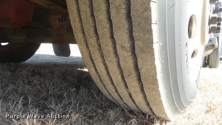 image for item DC0719 2013 Peterbilt 386 semi truck