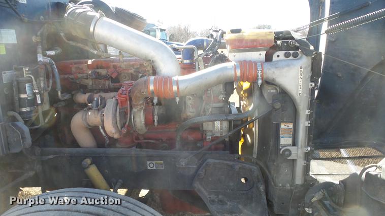 image for item DC0719 2013 Peterbilt 386 semi truck