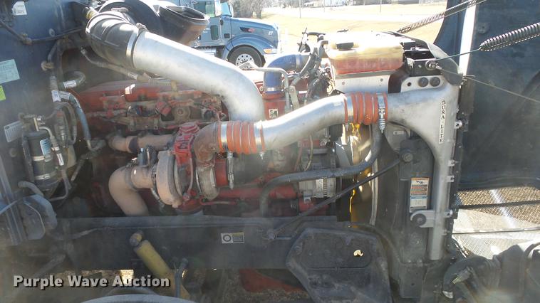 image for item DC0719 2013 Peterbilt 386 semi truck