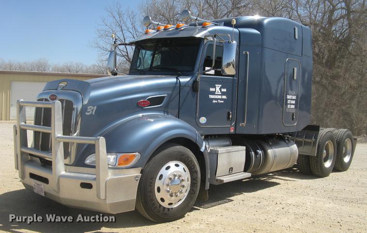 image for item DC2293 2014 Peterbilt 386 semi truck
