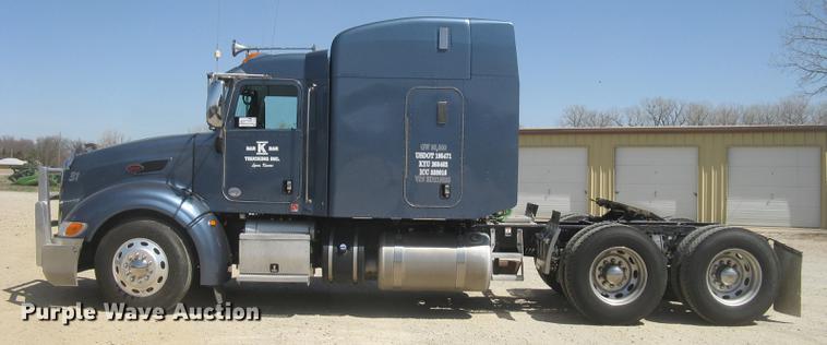 image for item DC2293 2014 Peterbilt 386 semi truck
