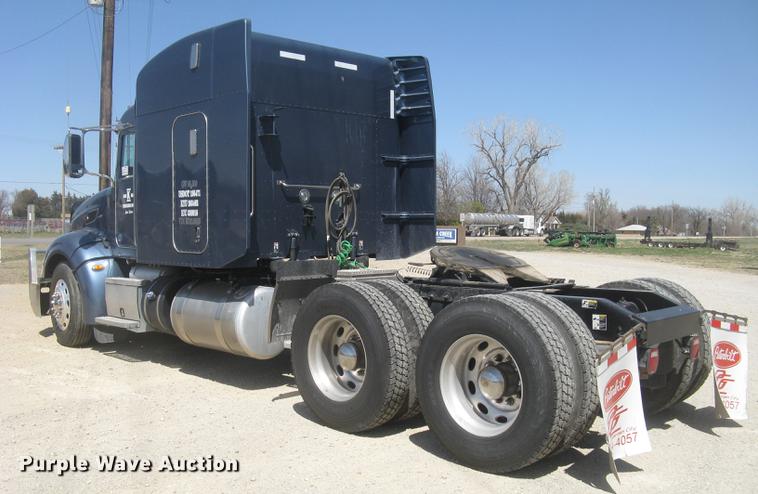 image for item DC2293 2014 Peterbilt 386 semi truck