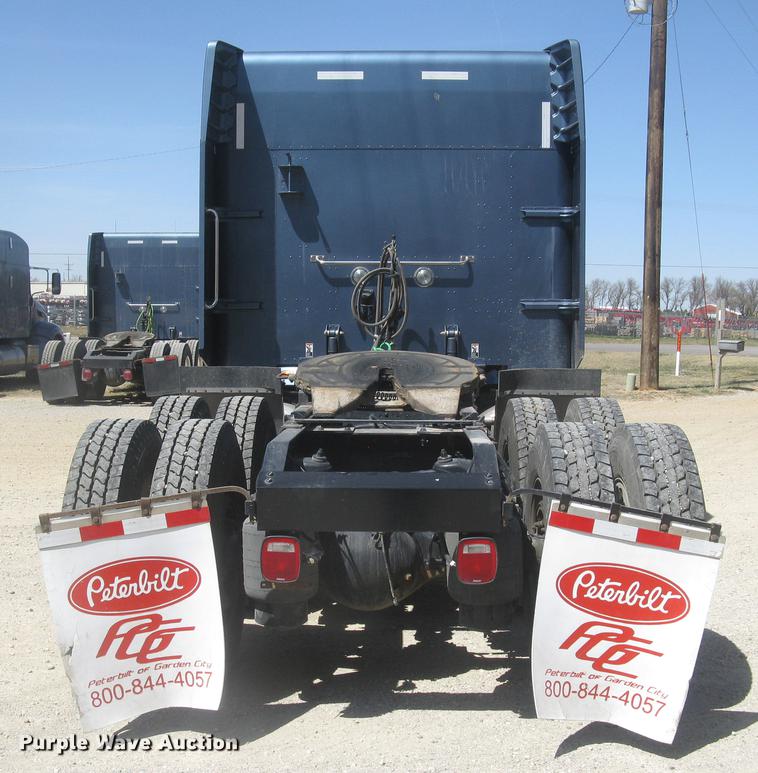 image for item DC2293 2014 Peterbilt 386 semi truck