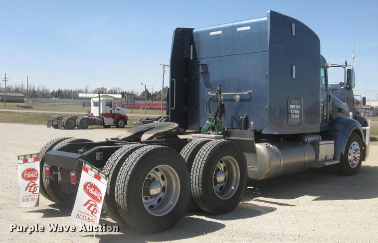 image for item DC2293 2014 Peterbilt 386 semi truck