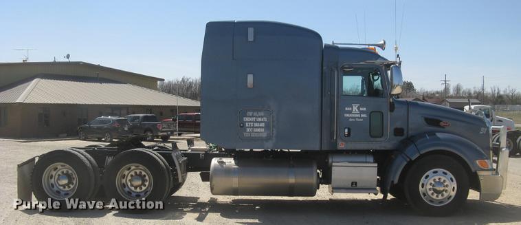 image for item DC2293 2014 Peterbilt 386 semi truck