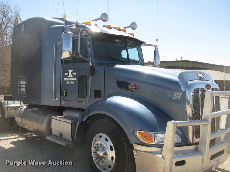 image for item DC2293 2014 Peterbilt 386 semi truck