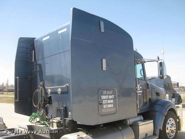 image for item DC2293 2014 Peterbilt 386 semi truck