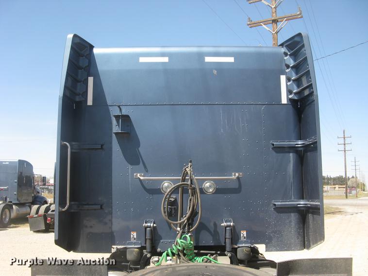 image for item DC2293 2014 Peterbilt 386 semi truck