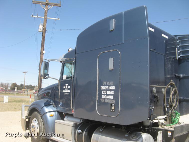 image for item DC2293 2014 Peterbilt 386 semi truck