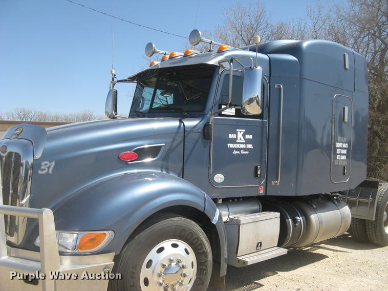 image for item DC2293 2014 Peterbilt 386 semi truck