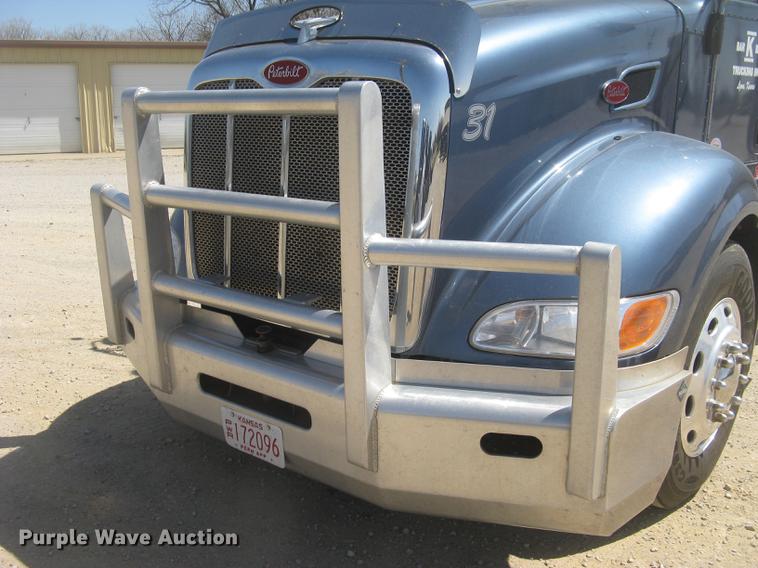 image for item DC2293 2014 Peterbilt 386 semi truck