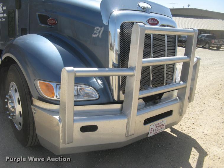 image for item DC2293 2014 Peterbilt 386 semi truck