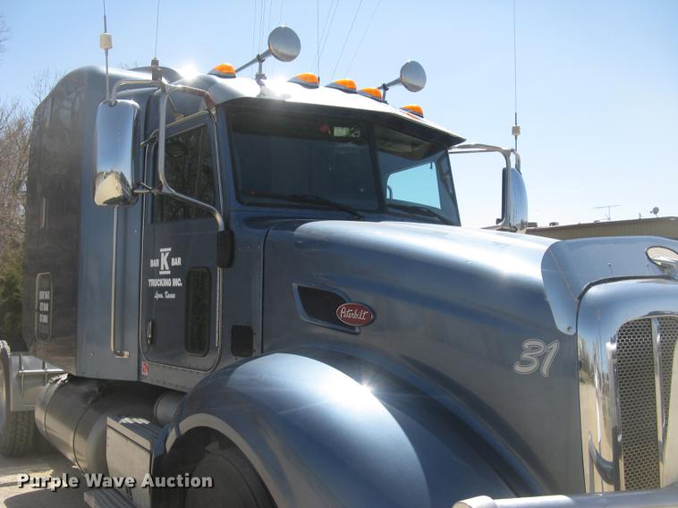 image for item DC2293 2014 Peterbilt 386 semi truck