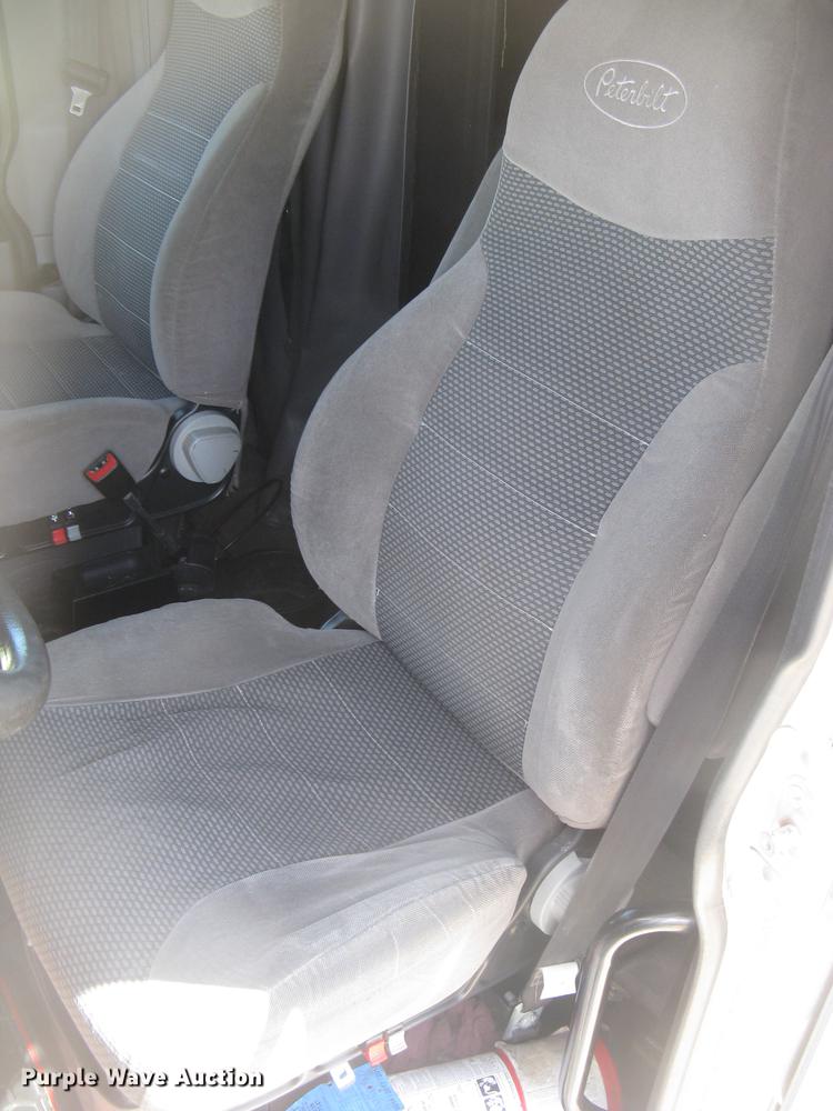 image for item DC2293 2014 Peterbilt 386 semi truck