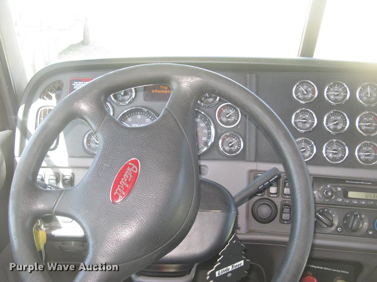 image for item DC2293 2014 Peterbilt 386 semi truck