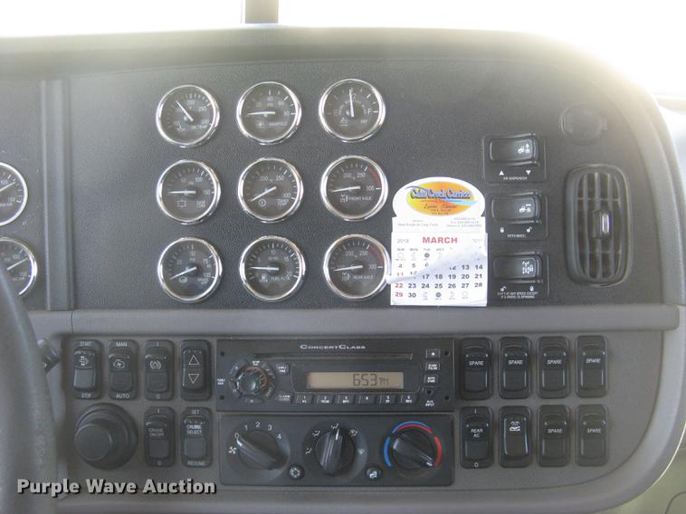 image for item DC2293 2014 Peterbilt 386 semi truck