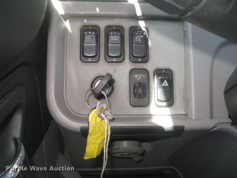 image for item DC2293 2014 Peterbilt 386 semi truck