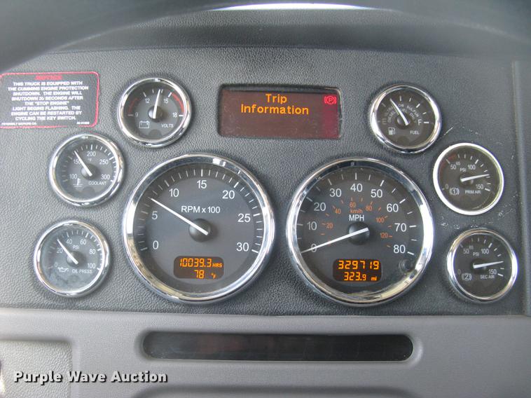 image for item DC2293 2014 Peterbilt 386 semi truck