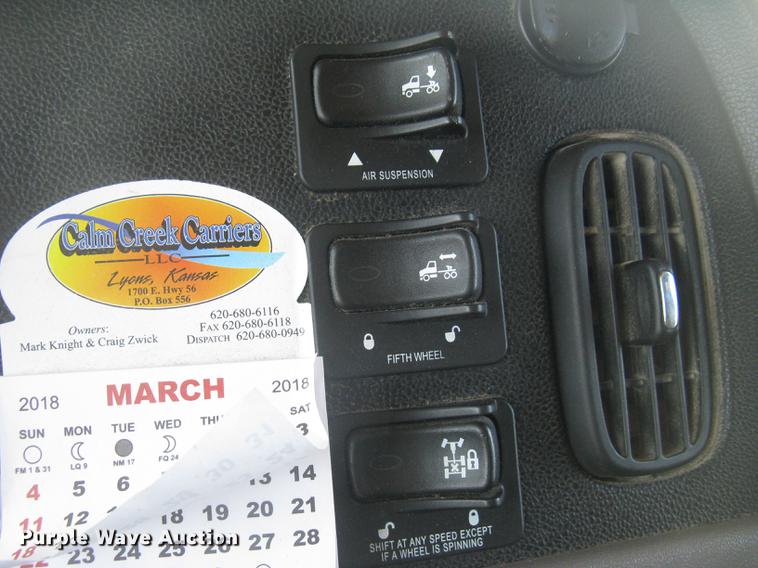 image for item DC2293 2014 Peterbilt 386 semi truck