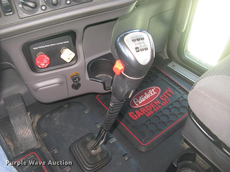 image for item DC2293 2014 Peterbilt 386 semi truck