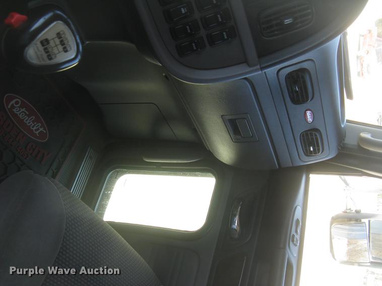 image for item DC2293 2014 Peterbilt 386 semi truck