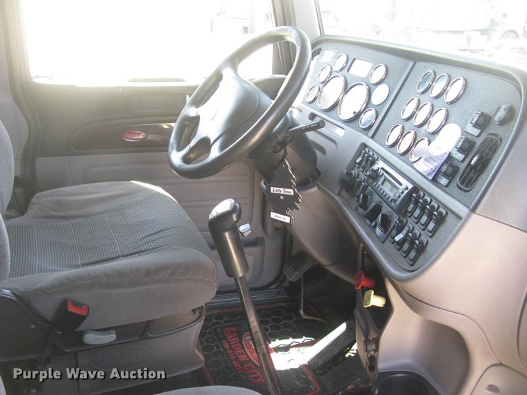 image for item DC2293 2014 Peterbilt 386 semi truck