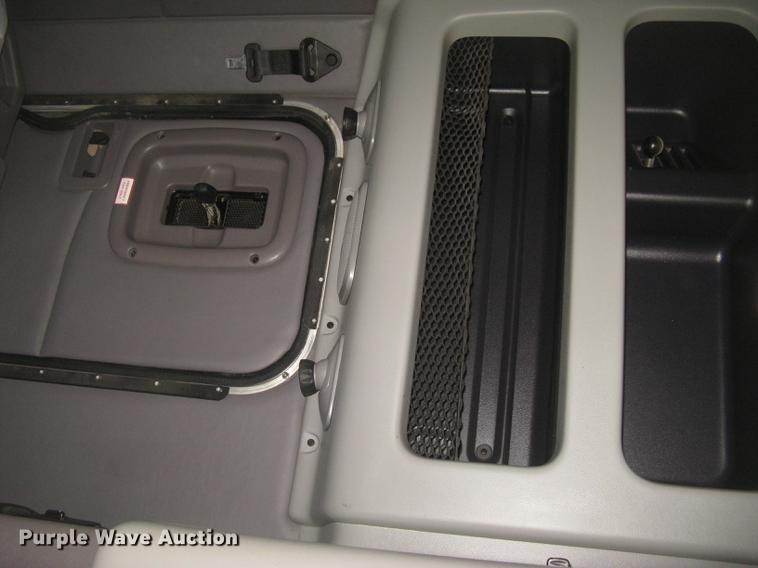 image for item DC2293 2014 Peterbilt 386 semi truck