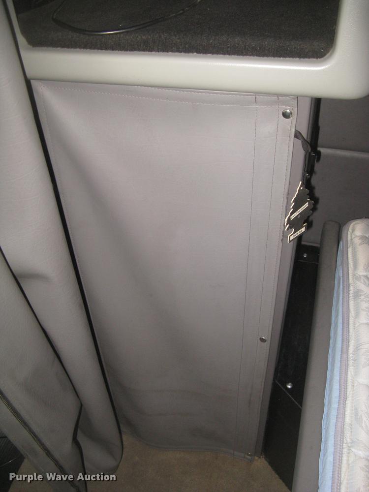 image for item DC2293 2014 Peterbilt 386 semi truck