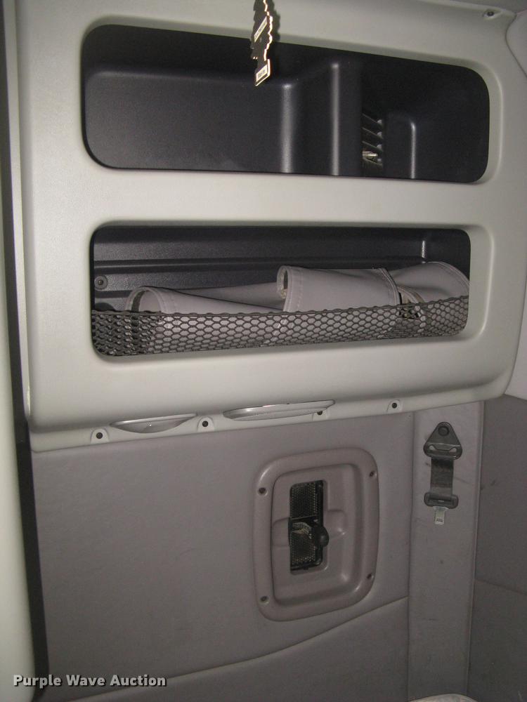 image for item DC2293 2014 Peterbilt 386 semi truck