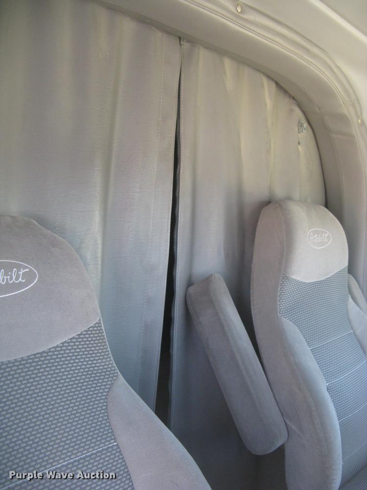 image for item DC2293 2014 Peterbilt 386 semi truck