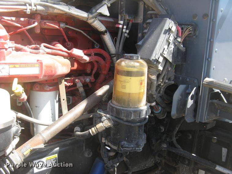 image for item DC2293 2014 Peterbilt 386 semi truck