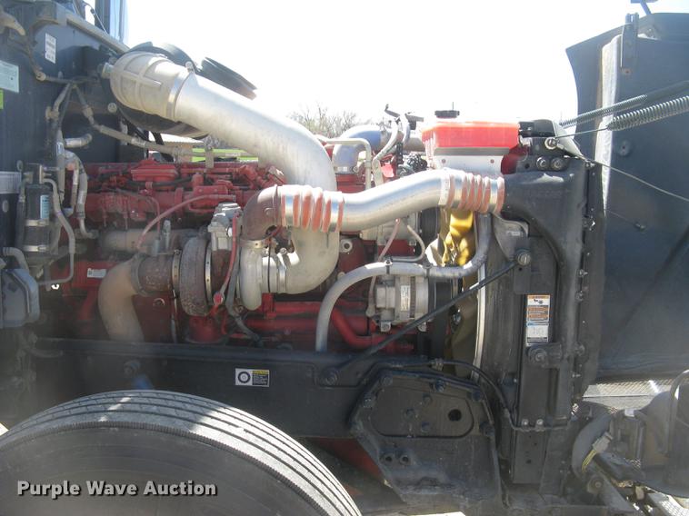 image for item DC2293 2014 Peterbilt 386 semi truck