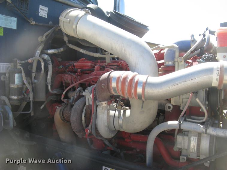 image for item DC2293 2014 Peterbilt 386 semi truck