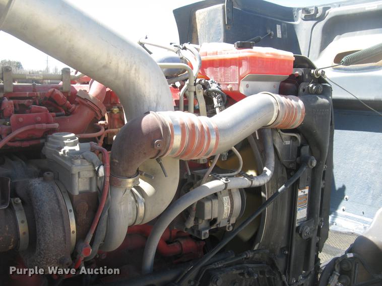 image for item DC2293 2014 Peterbilt 386 semi truck