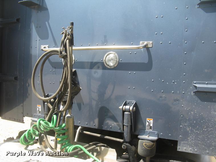 image for item DC2293 2014 Peterbilt 386 semi truck