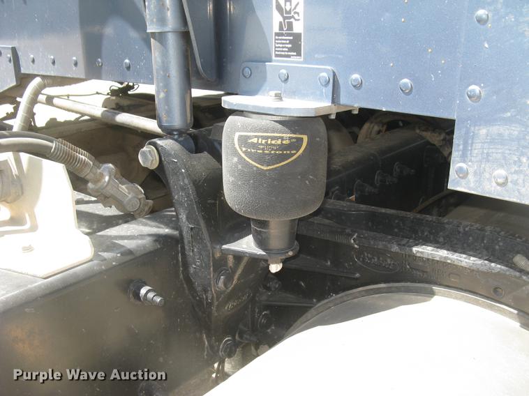 image for item DC2293 2014 Peterbilt 386 semi truck