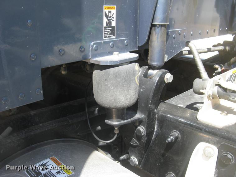 image for item DC2293 2014 Peterbilt 386 semi truck