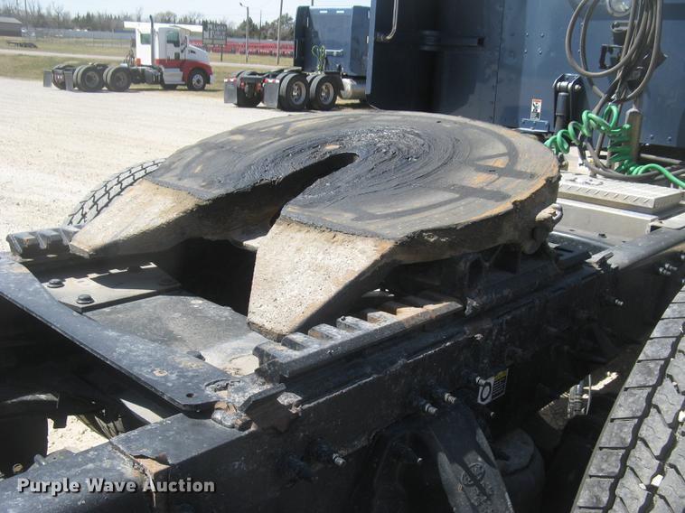 image for item DC2293 2014 Peterbilt 386 semi truck