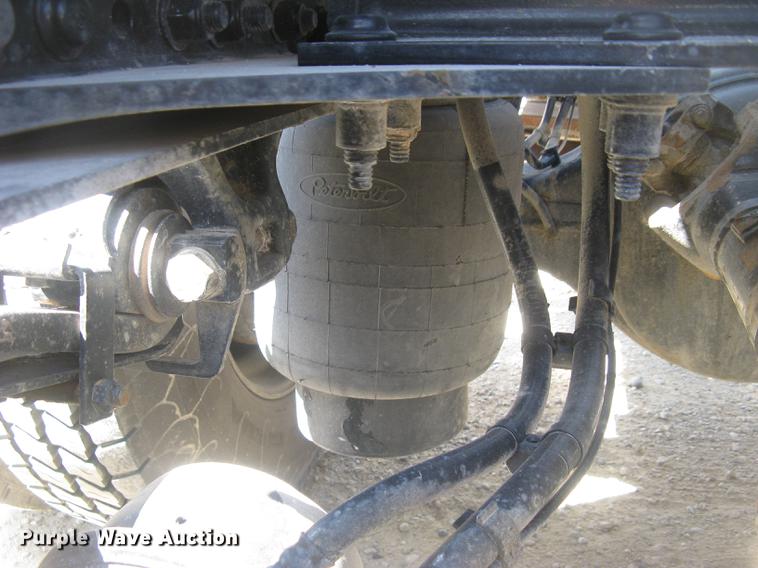 image for item DC2293 2014 Peterbilt 386 semi truck