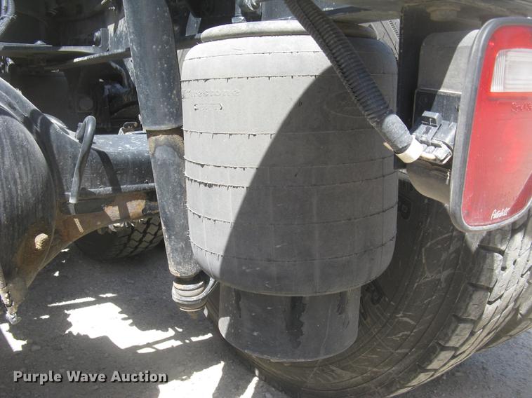 image for item DC2293 2014 Peterbilt 386 semi truck