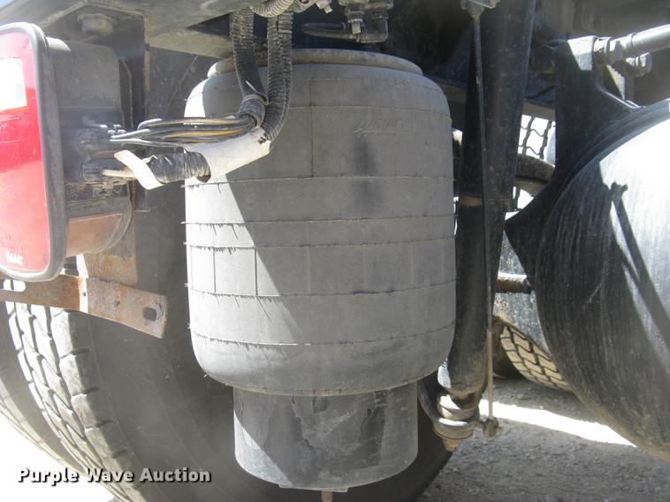 image for item DC2293 2014 Peterbilt 386 semi truck