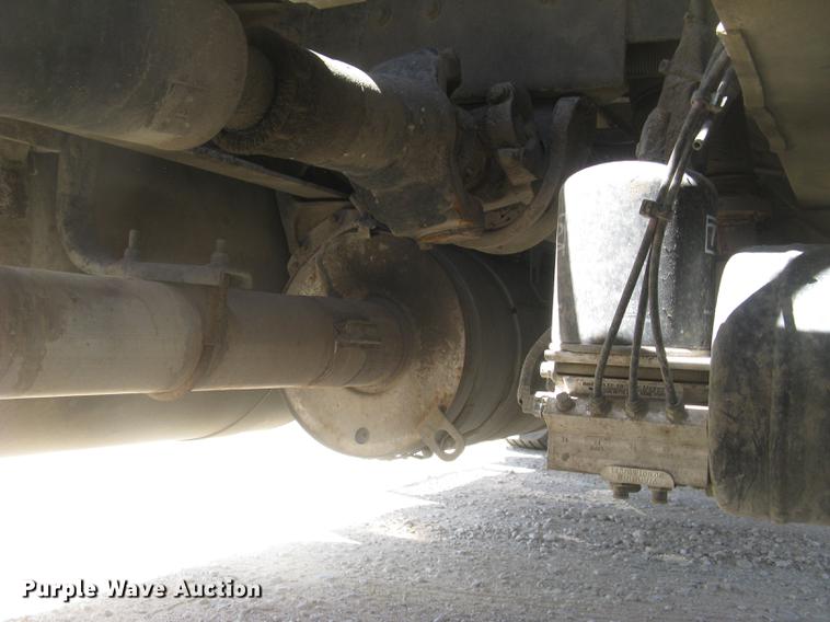 image for item DC2293 2014 Peterbilt 386 semi truck