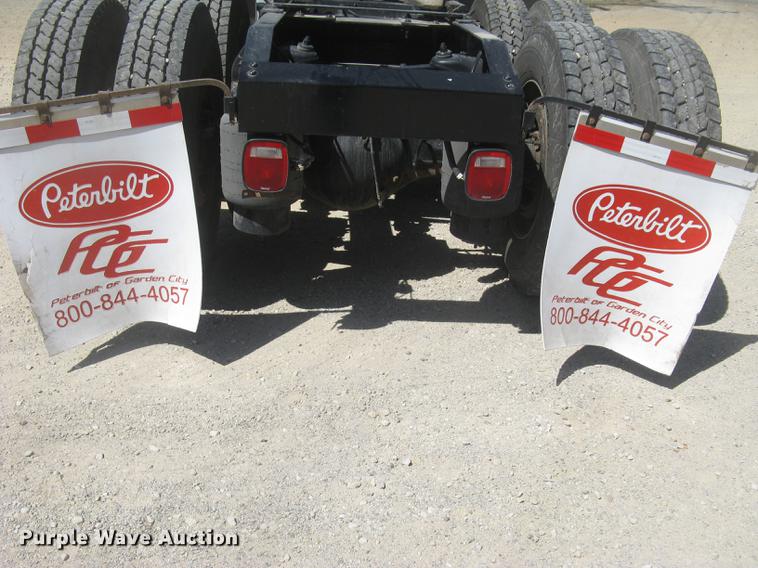 image for item DC2293 2014 Peterbilt 386 semi truck