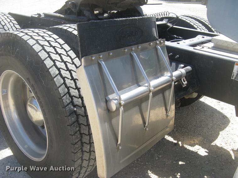 image for item DC2293 2014 Peterbilt 386 semi truck